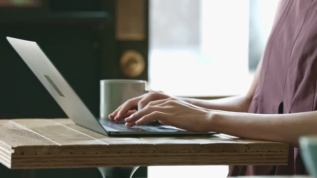 パソコン・女性