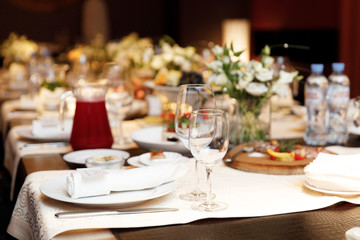 Elegance table set up for dinning room 