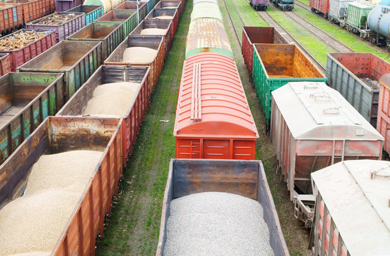 Freight trains on cargo terminal © Valerii Evlakhov
