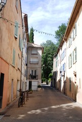 Fototapeta na wymiar Village et église de La Motte dans le Var (Midi de la France)