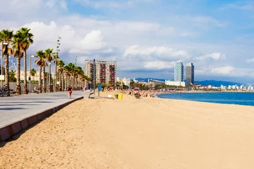 Wandaufkleber Stadtstrand Playa Barceloneta, Barcelona © saiko3p