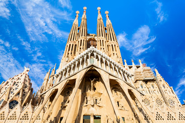 Sagrada Familia cathedral in Barcelona - obrazy, fototapety, plakaty