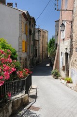 Fototapeta na wymiar Village de Callas dans le Var (Côte d’Azur- Midi de la France)