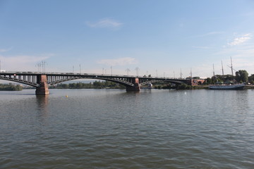 Fototapeta na wymiar Theodor - Heuss bridge on the river Rhein in Mainz