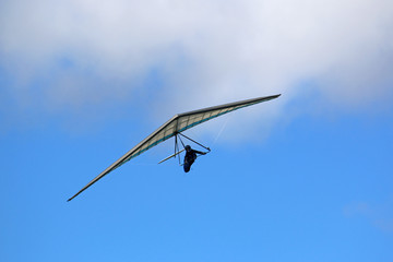 Fototapeta na wymiar Hang glider flying