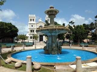 Fototapeta na wymiar fountain in park