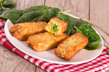 Potato croquettes with spinach and mozzarella. 