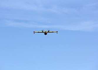 canadair de loin