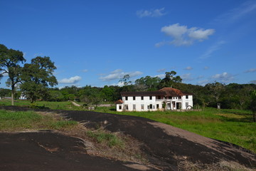 CASA ENTRE ROCAS