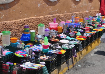 Straßenstand mit Haushaltswaren mexiko