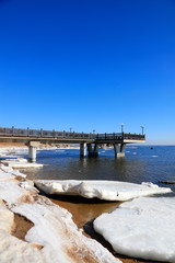 Obraz premium pier on the seaside in winter