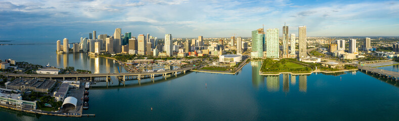 Fototapeta na wymiar Downtown Miami Panorama