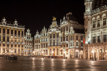 Fototapeta na wymiar Grand Place buildings from Brussels at night, Belgium
