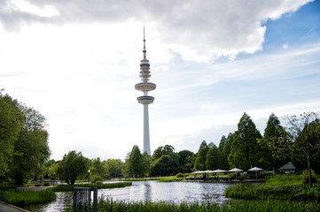 Obraz premium Sending and receiving waves. Tower or radio mast. TV tower on urban landscape. Tall tower supporting transmitting antenna. Tower structure for telecommunications and broadcasting