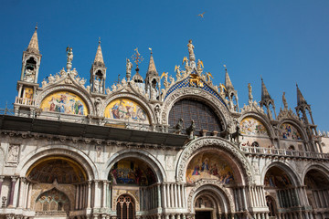 Naklejka premium Details of the Saint Mark Basilica built in 1092 in Venice