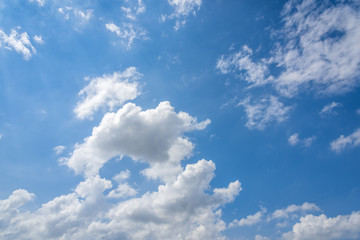 Fototapeta na wymiar Sunny blue sky with lots of beautiful clouds