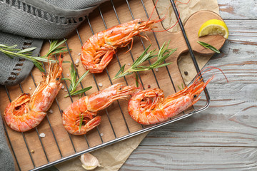 Cooling rack with tasty shrimps on table