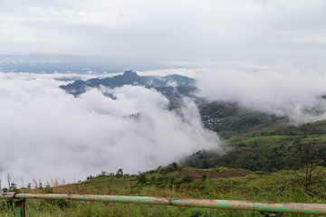 Obraz premium Clouds and mountains, high-angle views at Phu Thap Boek, Thailand 