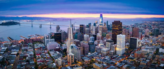 Fotobehang Luchtfoto van de skyline van San Francisco bij zonsopgang © heyengel