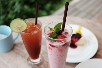 cup drink strawberry 