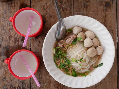 noodle soup and meat ball, myanmar street food, Japanese ramen