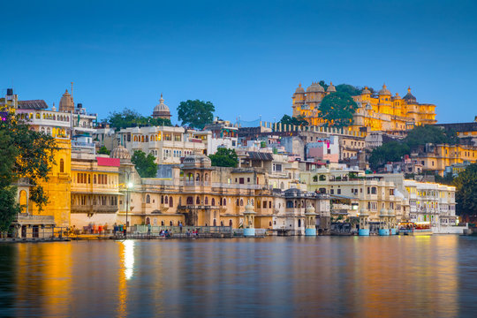 City Palace and Pichola lake at night, Udaipur, Rajasthan, India, Asia