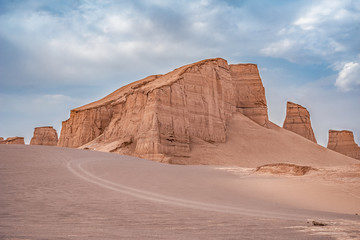 Fototapeta na wymiar unsurpassed landscapes of sandy rocks in Dasht-e-Lut, Lut desert,hottest desert in the world, also known like Kalut Desert