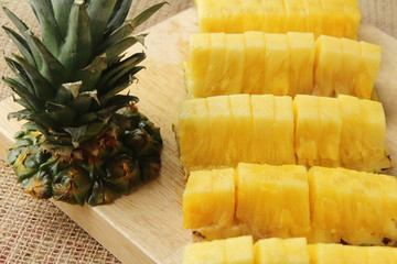 パイナップルの切り方