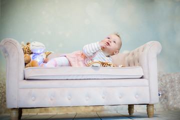 Baby im Babyzimmer