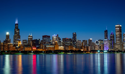 Fototapeta na wymiar Amazing Chicago skyline in the evening - CHICAGO, ILLINOIS - JUNE 12, 2019