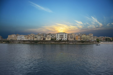 Obraz premium Amazing view from the sea of the Corfu Town old city under the sunset light