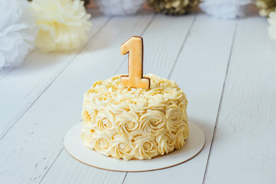 First birthday smash the cake 