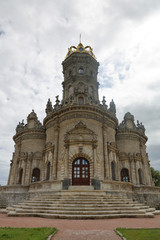 Obraz premium Exterior of the Church of the Sign of the Blessed Virgin. Monument of architecture of the 17-18 centuries. Dubrovitsy, Russia