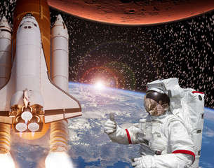 Obraz na płótnie Canvas Rocket flies from earth to Mars. Astronaut shows the thumbs-up. Big sun. The elements of this image furnished by NASA.