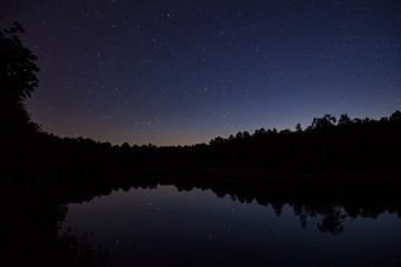 Naklejka premium Nachthimmel über dem Roten Moor bei Gersfeld in der Rhön, Hessen, Deutschland 
