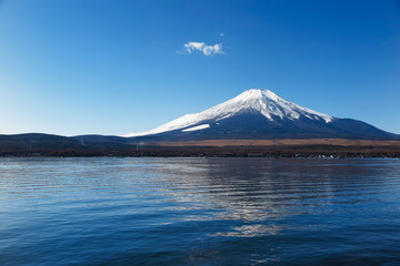 山中湖と富士山　山梨県
