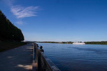 Fototapeta premium ship on the Volga river near the Spit of Yaroslavl