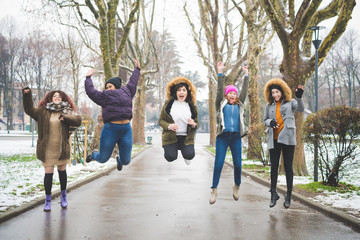 Obraz premium group of women jumping in tree lined avenue