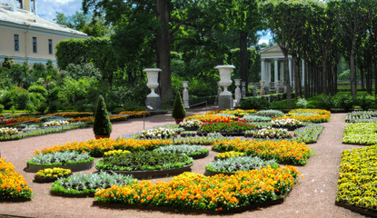 Obraz premium The small garden served as a place of solitude of the widowed empress who survived the death of her spouse Paul I.