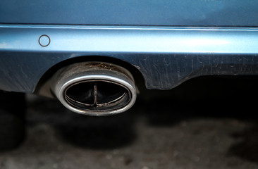 Auspuff eines Autos