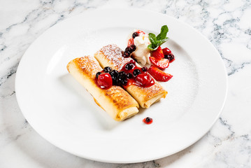 pancakes with strawberries and mint