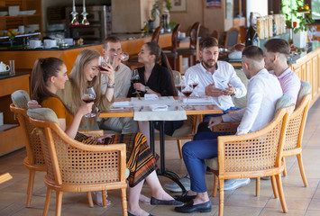 Fototapeta na wymiar company of friends celebrates meeting in a restaurant.