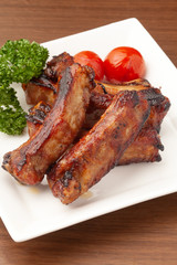 醤油ソースのスペアリブ