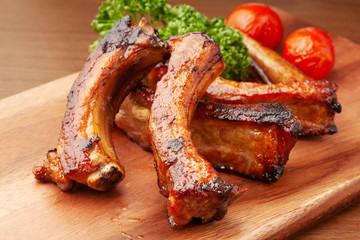 醤油ソースのスペアリブ