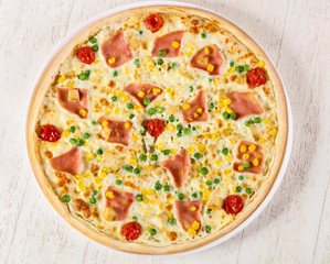 Pizza with ham