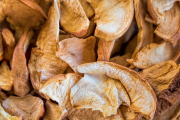 getrocknete apfelscheiben als leckerer snack