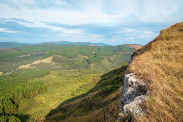 Fototapeta na wymiar Paisagem com vale e montanha
