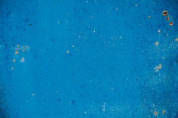 Lack blättert ab von rostigem Metallblech