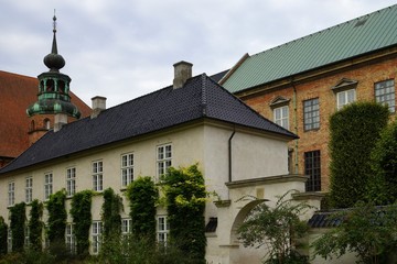 Fototapeta na wymiar View of the buildings surrounding Det kongelige Biblioteks Have