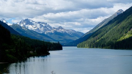 Fototapeta na wymiar lake in front of snowcapped mountain